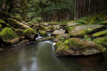 deutschland-waldnaabtal-des-teufels-butterfass-oberpfaelzerwald-wasserfall-02