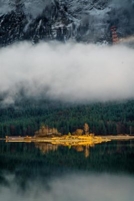 eibsee-insel-goldenes-licht-wetterstein-gebirge-zugspitze-greinau-garmisch