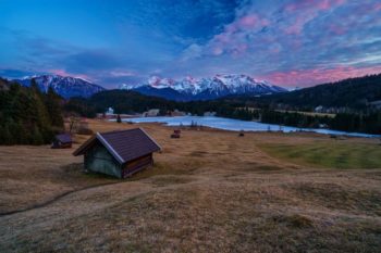 geroldsee-huetten-sonnenuntergang-zugspitzregion-garmisch-partenkirchen