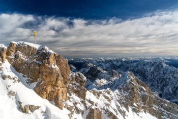 wettersteingebirge-zugspitze-gipfelkreuz-garmisch-partenkirchen